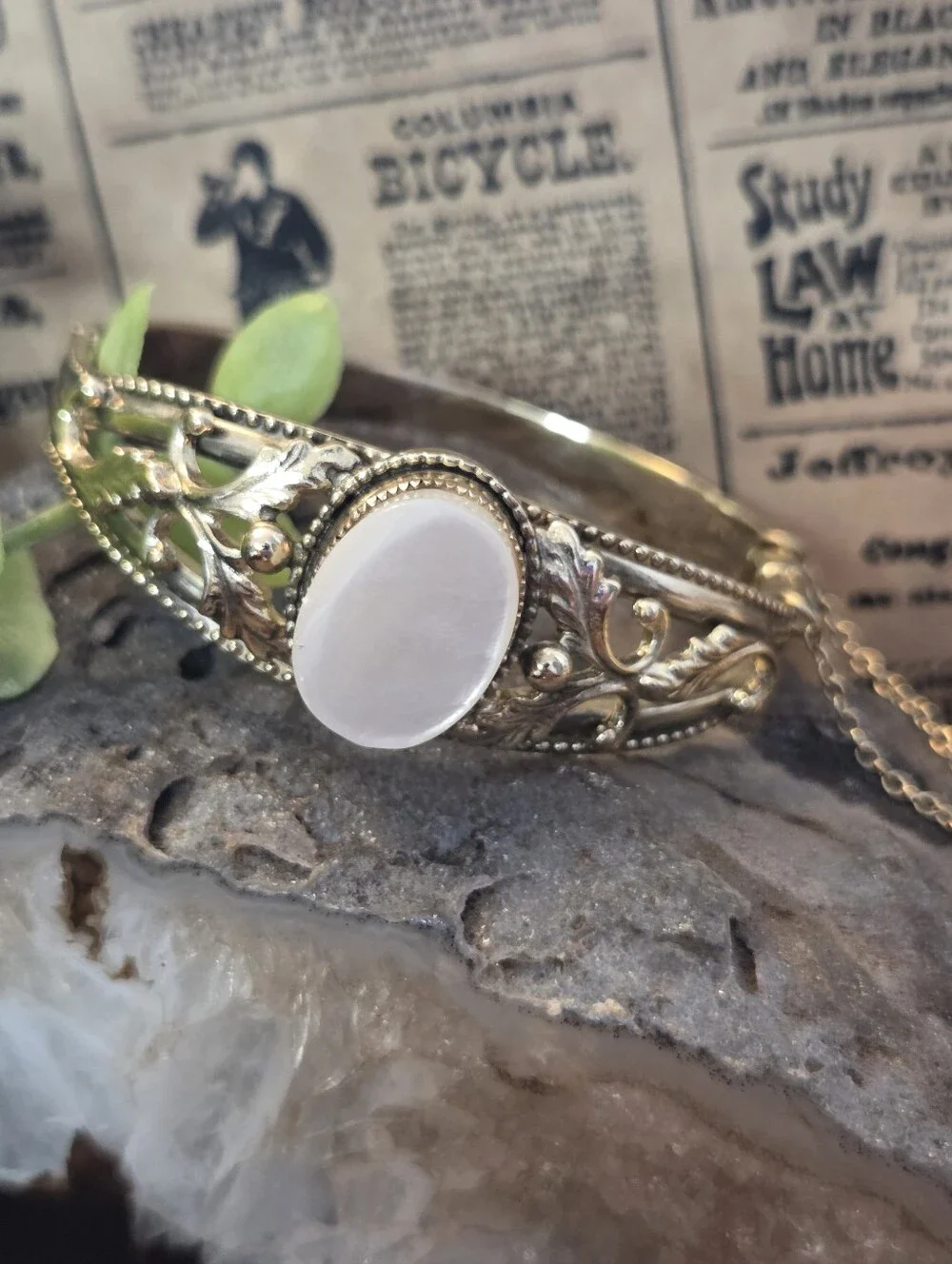 Stunning Vintage Mother Of Pearl Bangle Bracelet Floral Detail & Safety Chain